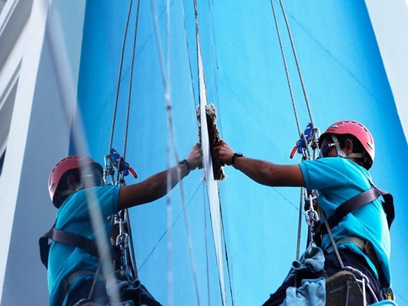 چرا در زمستان باید پنجره های ساختمان را تمیز کرد؟