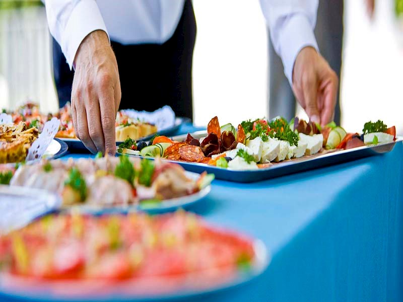 نیروی تشریفات و نکاتی در خصوص ظروف غذا بر روی میز
