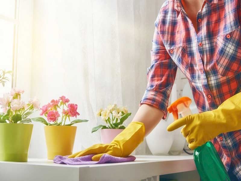 کارگر خدماتی منزل