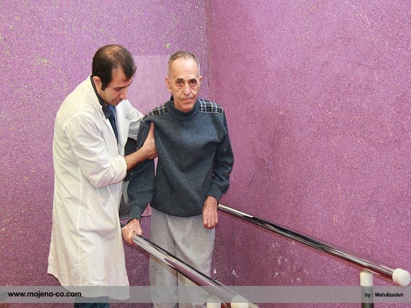 خدمات نگهداری از سالمند